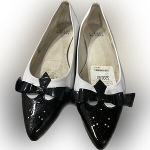 Brand New Stewart Weitzman Bow Pointy Flats